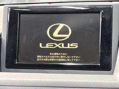 【メーカー純正ナビ】インテリアに溶け込むスタイリッシュな「専用設計」メーカーナビを装備♪視認性や操作性など基本性能にも優れ、より上質なカーライフをお楽しみいただけます。 3