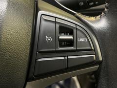 【クルーズコントロール】高速道路もラクラク走行。アクセルを離しても一定速度で走行ができ、長距離運転時の負担を軽減！加速・減速も簡単なスイッチ操作で調整できます。 4