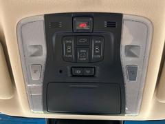 【両側パワースライドドア】スマートキーや運転席のスイッチで後席両側スライドドアの開閉が可能♪電動だから力を入れてドアを開ける必要が無く、小さなお子様でも簡単に開け閉めでき快適です♪ 7