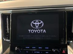 【純正ナビ】人気の純正ナビを装備。オーディオ機能も充実しており、Ｂｌｕｅｔｏｏｔｈ接続すればお持ちのスマホやＭＰ３プレイヤーの音楽を再生可能！毎日の運転がさらに楽しくなります！！ 3