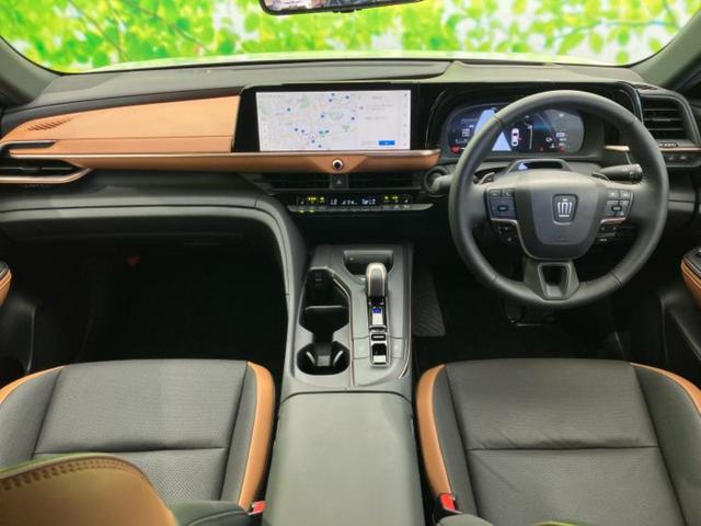 クラウンクロスオーバー ４ＷＤ　ＲＳアドバンスド　サンルーフ／純正エアロ／保証書／ディスプレイオーディオ＋ナビ１１インチ／デジタルインナーミラー／トヨタセーフティセンス／エアーシート　前席／パノラミックビューモニター／車線逸脱防止支援システム　ターボ（4枚目）