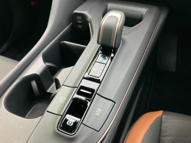 クラウンクロスオーバー ４ＷＤ　ＲＳアドバンスド　サンルーフ／純正エアロ／保証書／ディスプレイオーディオ＋ナビ１１インチ／デジタルインナーミラー／トヨタセーフティセンス／エアーシート　前席／パノラミックビューモニター／車線逸脱防止支援システム　ターボ（18枚目）