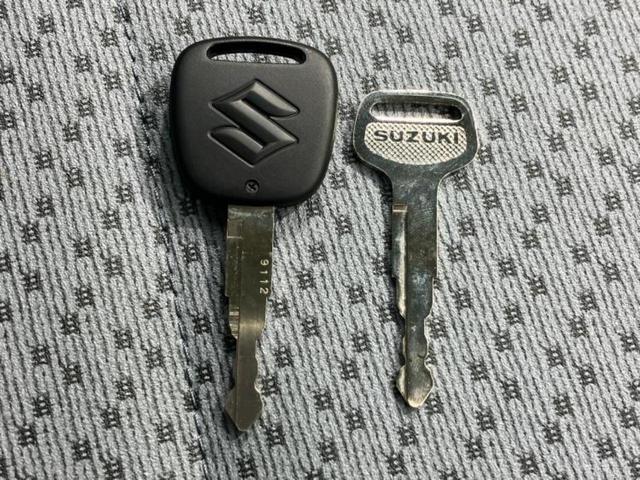 キャリイトラック 4WD KCノウハン 保証書/セーフティサポート(スズキ)/車線逸脱防止支援システム/登録済未使用車/禁煙車/エアバッグ 運転席/キーレスエントリー/パワーステアリング/オートライト/マニュアルエアコン/取扱説明書 4WD(20枚目)