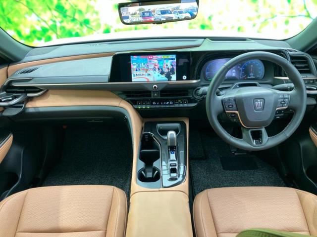 クラウンスポーツ ４ＷＤ　Ｚ　ガラスルーフ／純正エアロ／保証書／ディスプレイオーディオ＋ナビ１２．３インチ／デジタルインナーミラー／トヨタセーフティセンス／エアーシート　前席／パノラミックビューモニター　革シート　全周囲カメラ（4枚目）