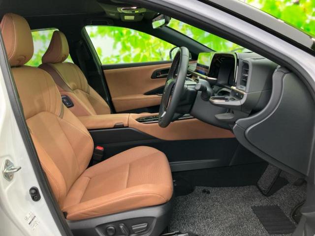 クラウンスポーツ ４ＷＤ　Ｚ　ガラスルーフ／純正エアロ／保証書／ディスプレイオーディオ＋ナビ１２．３インチ／デジタルインナーミラー／トヨタセーフティセンス／エアーシート　前席／パノラミックビューモニター　革シート　全周囲カメラ（5枚目）