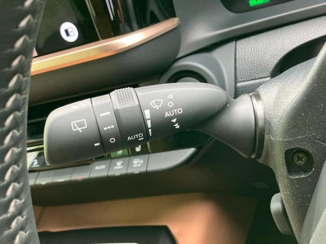 クラウンスポーツ ４ＷＤ　Ｚ　ガラスルーフ／純正エアロ／保証書／ディスプレイオーディオ＋ナビ１２．３インチ／デジタルインナーミラー／トヨタセーフティセンス／エアーシート　前席／パノラミックビューモニター　革シート　全周囲カメラ（17枚目）