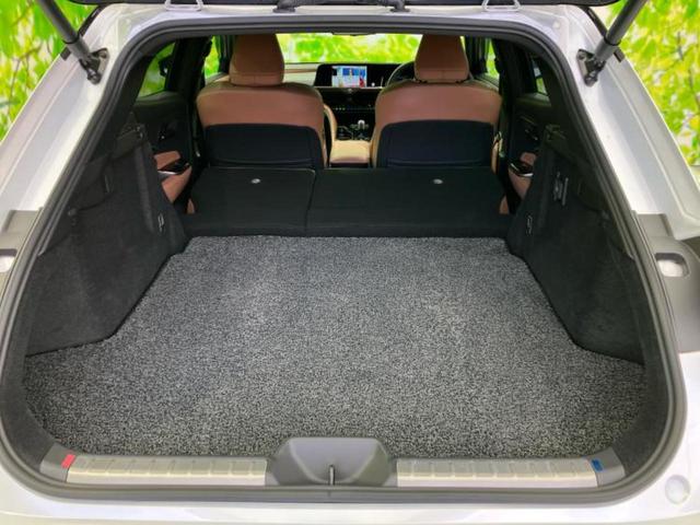 クラウンスポーツ ４ＷＤ　Ｚ　ガラスルーフ／純正エアロ／保証書／ディスプレイオーディオ＋ナビ１２．３インチ／デジタルインナーミラー／トヨタセーフティセンス／エアーシート　前席／パノラミックビューモニター　革シート　全周囲カメラ（20枚目）