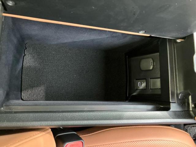 クラウンスポーツ ４ＷＤ　Ｚ　ガラスルーフ／純正エアロ／保証書／ディスプレイオーディオ＋ナビ１２．３インチ／デジタルインナーミラー／トヨタセーフティセンス／エアーシート　前席／パノラミックビューモニター　革シート　全周囲カメラ（41枚目）