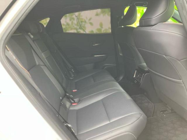 クラウンスポーツ ４ＷＤ　Ｚ　新品タイヤ／保証書／純正　１１．６インチ　ＳＤナビ／デジタルインナーミラー／シートヒーター／全方位モニター／車線逸脱防止支援システム／シート　フルレザー／プロパイロット　革シート　衝突被害軽減システム（6枚目）