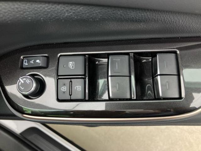 クラウンスポーツ ４ＷＤ　Ｚ　新品タイヤ／保証書／純正　１１．６インチ　ＳＤナビ／デジタルインナーミラー／シートヒーター／全方位モニター／車線逸脱防止支援システム／シート　フルレザー／プロパイロット　革シート　衝突被害軽減システム（32枚目）