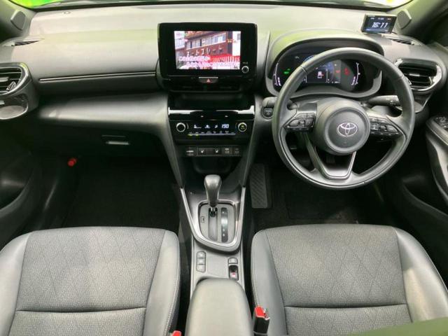 ヤリスクロス ハイブリッドZ 保証書/ディスプレイオーディオ+ナビ8インチ/トヨタセーフティセンス/シートヒーター/パノラミックビューモニター/車線逸脱防止支援システム/シート ハーフレザー/電動バックドア 衝突被害軽減システム(4枚目)