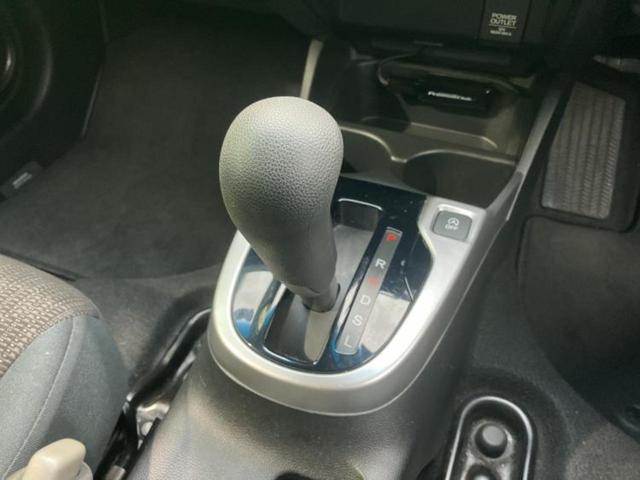 フィット １３Ｇ・Ｆパッケージコンフォートエディション　純正　ＳＤナビ／シートヒーター　前席／ドライブレコーダー　前後／ヘッドランプ　ＨＩＤ／Ｂｌｕｅｔｏｏｔｈ接続／ＥＴＣ／ＥＢＤ付ＡＢＳ／横滑り防止装置／アイドリングストップ／バックモニター　バックカメラ（18枚目）