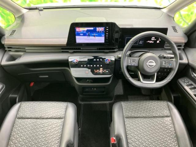 セレナ ハイウェイスターＶ　Ｖセレクション　新品タイヤ／保証書／純正　９インチ　ＳＤナビ／フリップダウンモニター／インテリジェントルームミラー／エマージェンシーブレーキ／両側電動スライドドア／シートヒーター　前席／アラウンドビューモニター（4枚目）