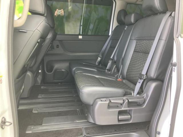 セレナ ハイウェイスターＶ　Ｖセレクション　新品タイヤ／保証書／純正　９インチ　ＳＤナビ／フリップダウンモニター／インテリジェントルームミラー／エマージェンシーブレーキ／両側電動スライドドア／シートヒーター　前席／アラウンドビューモニター（8枚目）