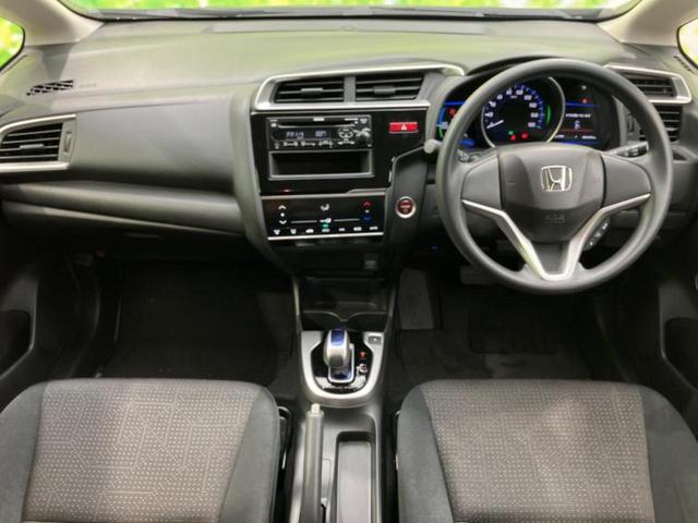 フィットハイブリッド ハイブリッド　新品タイヤ／保証書／ＥＴＣ／ＥＢＤ付ＡＢＳ／横滑り防止装置／アイドリングストップ／パワーウインドウ／エンジンスタートボタン／オートエアコン／パワーステアリング／盗難防止システム／ＵＶカットガラス（4枚目）