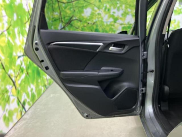 フィットハイブリッド ハイブリッド　新品タイヤ／保証書／ＥＴＣ／ＥＢＤ付ＡＢＳ／横滑り防止装置／アイドリングストップ／パワーウインドウ／エンジンスタートボタン／オートエアコン／パワーステアリング／盗難防止システム／ＵＶカットガラス（24枚目）