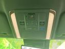 後席のプライバシーを守るルーフレールシェードとサイドシェードの操作部です。快適な車内空間を演出し、リラックスした移動をサポートします。
