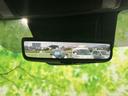 広範囲をカバーするバックミラーは、後方確認をスムーズに行えます。運転の安全性を高め、安心して運転に集中できます。