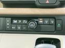 快適な車内空間を保つためのエアコン操作部。温度調整や風量調節も簡単に行えます。季節を問わず快適なドライブをサポートします。