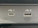 ＵＳＢポートを複数備え、充電やデータ接続に便利です。様々なデバイスを同時に使えるので、長距離移動も快適に過ごせます。
