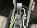 スムーズなシフトチェンジを実現するシフトレバー。運転のしやすさを追求した設計で、快適なドライビングをサポートします。運転の楽しさを向上させます。