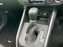 スムーズな変速操作を実現するシフトレバー。洗練されたデザインが、車内の雰囲気を高めます。
