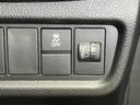 日々の運転を支えるスイッチ類。直感的な操作が可能で、快適なドライブをサポートします。