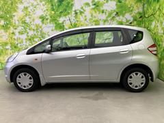 ����ѥ��Ȥʤ���⡢�������줿���륨�åȤ�̥�ϡ�ή���褦�ʥܥǥ��饤�󤬡���������å���ʰ��ݤ�Ϳ���Ƥ���ޤ����Բ�Ū�ʥǥ����󤬺�Ω���ޤ��� 2