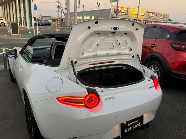 ロードスター Ｓ　スペシャルＰ　シートヒーター　６ＭＴ　ＥＴＣ　クルコン　地デジ　スマートキー　メモリーナビ　シートヒーター　衝突安全ボディ　ＵＳＢ　ＡＢＳ　エアバッグ　アルミホイール　ＥＴＣ　オートエアコン　記録簿　Ｐセンサー（10枚目）