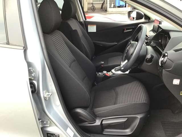 デミオ １．３　１３Ｓ　回転シート車　衝突被害軽減ブレーキフルセグＴＶナビ　（2枚目）