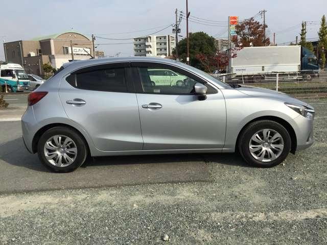 デミオ １．３　１３Ｓ　回転シート車　衝突被害軽減ブレーキフルセグＴＶナビ　（7枚目）