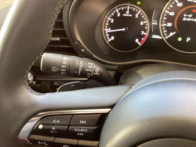 ＭＡＺＤＡ３ファストバック １．５　１５Ｓ　レトロスポーツエディション　アイドリングストップ　メモリーナビ　３６０度ビュー　アルミホイール　運転席パワーシート　ＥＴＣ　ＬＥＤヘッドライト　フルセグ　スマートシティブレーキサポート　パーキングセンサー　前席シートヒーター（4枚目）