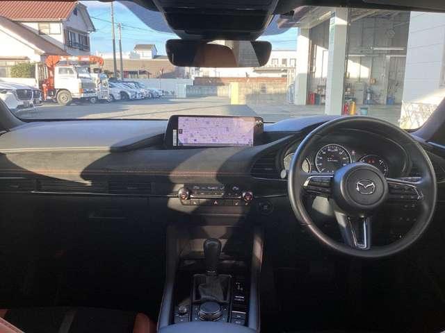 ＭＡＺＤＡ３ファストバック １．５　１５Ｓ　レトロスポーツエディション　アイドリングストップ　メモリーナビ　３６０度ビュー　アルミホイール　運転席パワーシート　ＥＴＣ　ＬＥＤヘッドライト　フルセグ　スマートシティブレーキサポート　パーキングセンサー　前席シートヒーター（13枚目）