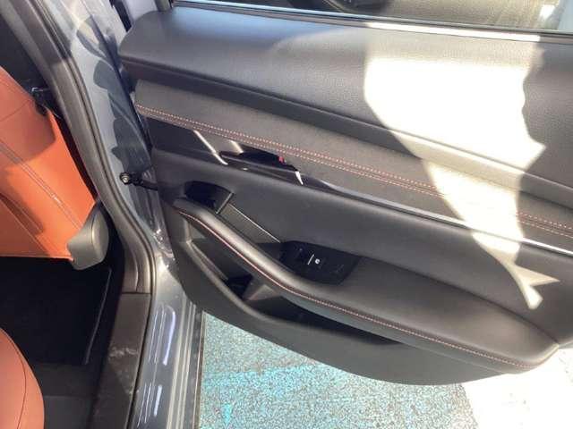 ＭＡＺＤＡ３ファストバック １．５　１５Ｓ　レトロスポーツエディション　アイドリングストップ　メモリーナビ　３６０度ビュー　アルミホイール　運転席パワーシート　ＥＴＣ　ＬＥＤヘッドライト　フルセグ　スマートシティブレーキサポート　パーキングセンサー　前席シートヒーター（16枚目）