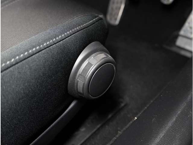 ロードスター Ｓ　パワーウィンドー　運転席エアバッグ　横滑防止装置　セキュリティー　衝突安全ボディ　ＵＳＢ　Ｗエアバック　ＬＥＤヘッドランプ　リモコンキー　ＡＢＳ　エアコン　パワーステアリング　バックソナー（22枚目）