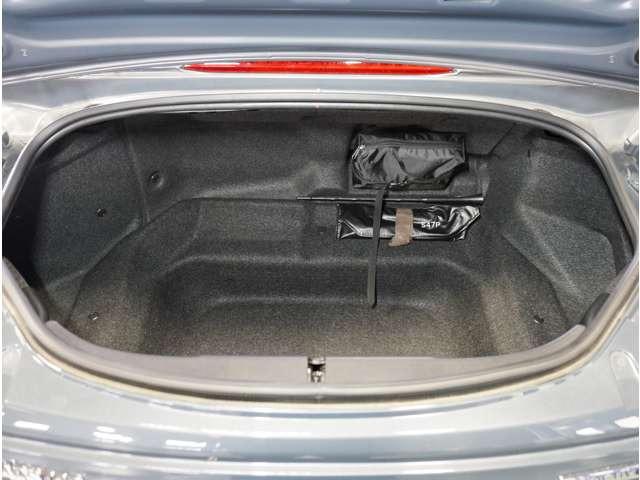 ロードスター Ｓ　パワーウィンドー　運転席エアバッグ　横滑防止装置　セキュリティー　衝突安全ボディ　ＵＳＢ　Ｗエアバック　ＬＥＤヘッドランプ　リモコンキー　ＡＢＳ　エアコン　パワーステアリング　バックソナー（25枚目）
