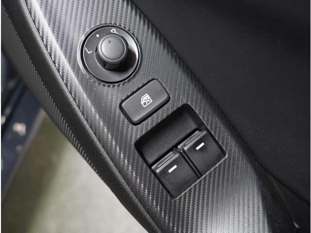 ロードスター Ｓ　パワーウィンドー　運転席エアバッグ　横滑防止装置　セキュリティー　衝突安全ボディ　ＵＳＢ　Ｗエアバック　ＬＥＤヘッドランプ　リモコンキー　ＡＢＳ　エアコン　パワーステアリング　バックソナー（30枚目）