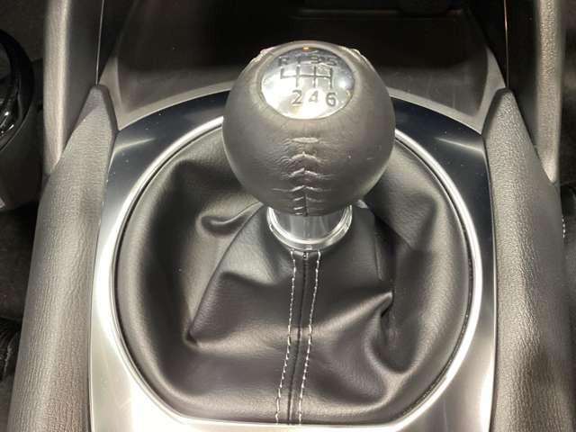 ロードスター Ｓ　パワーウィンドー　運転席エアバッグ　横滑防止装置　セキュリティー　衝突安全ボディ　ＵＳＢ　Ｗエアバック　ＬＥＤヘッドランプ　リモコンキー　ＡＢＳ　エアコン　パワーステアリング　バックソナー（25枚目）