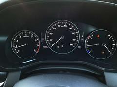 メーター周りもシンプルで視認性もバッチリ☆走行距離は入庫時のもので移動や試乗等により距離が増える可能性がございます。 6