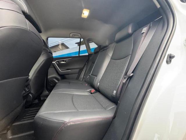 ＲＡＶ４ ４ＷＤアドベンチャーオフロードパッケージ２　保証書／ディスプレイオーディオ＋ナビ９インチ／デジタルインナーミラー／トヨタセーフティセンス／シートヒーター　前席／パノラミックビューモニター／車線逸脱防止支援システム／シート　合皮　全周囲カメラ（6枚目）