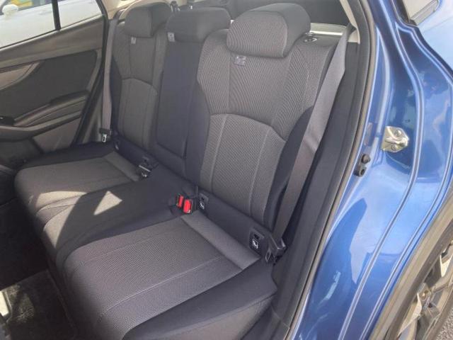 WECARSでは各商談席に大型モニターをご用意しております!見やすい大画面でゆったりと全国の在庫をご覧いただけます!是非ご来店お待ちしております!