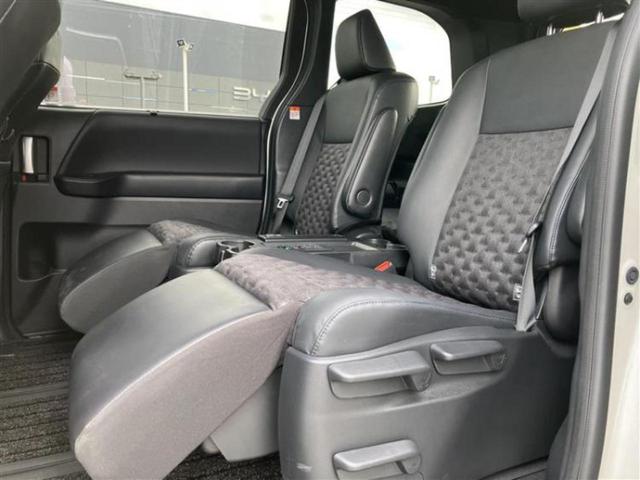 ヴォクシー S-Z 保証書/ディスプレイオーディオ+ナビ10インチ/フリップダウンモニター 純正 14インチ/デジタルインナーミラー/トヨタセーフティセンス/両側電動スライドドア/シートヒーター 衝突被害軽減システム(6枚目)