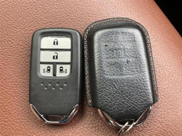 ステップワゴンスパーダ スパーダ・ホンダセンシング 新品タイヤ/純正 10インチ ナビ/フリップダウンモニター 純正 12.8インチ/ホンダセンシング/両側電動スライドドア/ドライブレコーダー 純正/ヘッドランプ LED/USBジャック バックカメラ(13枚目)