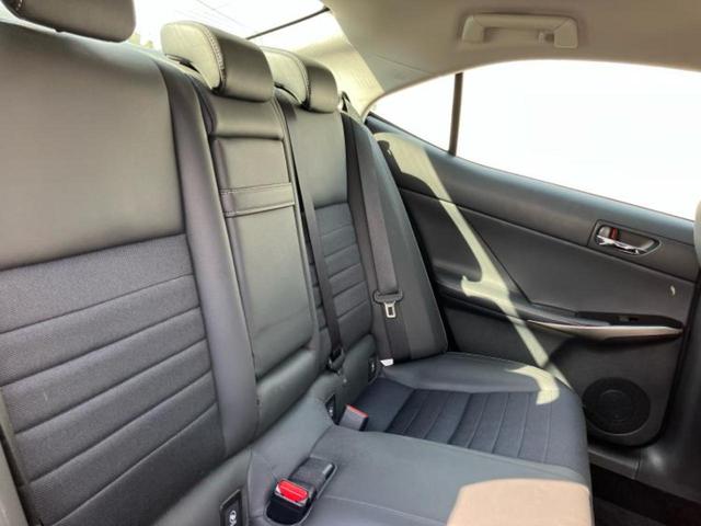 ＩＳ ＩＳ３００ｈ　新品タイヤ／純正　ＳＤナビ／シートヒーター　前席／シート　ハーフレザー／ヘッドランプ　ＬＥＤ／Ｂｌｕｅｔｏｏｔｈ接続／ＥＴＣ／ＥＢＤ付ＡＢＳ／横滑り防止装置／アイドリングストップ／バックモニター（5枚目）