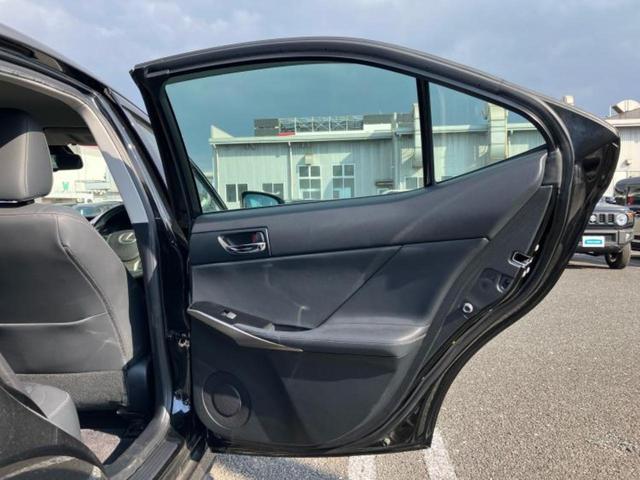 ＩＳ ＩＳ３００ｈ　新品タイヤ／純正　ＳＤナビ／シートヒーター　前席／シート　ハーフレザー／ヘッドランプ　ＬＥＤ／Ｂｌｕｅｔｏｏｔｈ接続／ＥＴＣ／ＥＢＤ付ＡＢＳ／横滑り防止装置／アイドリングストップ／バックモニター（22枚目）