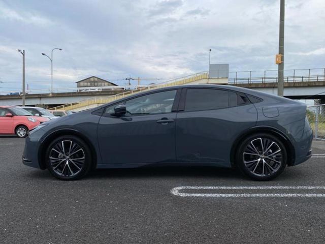 プリウス Ｚ　保証書／ディスプレイオーディオ＋ナビ／デジタルインナーミラー／トヨタセーフティセンス／シートヒーター　前席／パノラミックビューモニター／車線逸脱防止支援システム／シート　合皮　衝突被害軽減システム（2枚目）