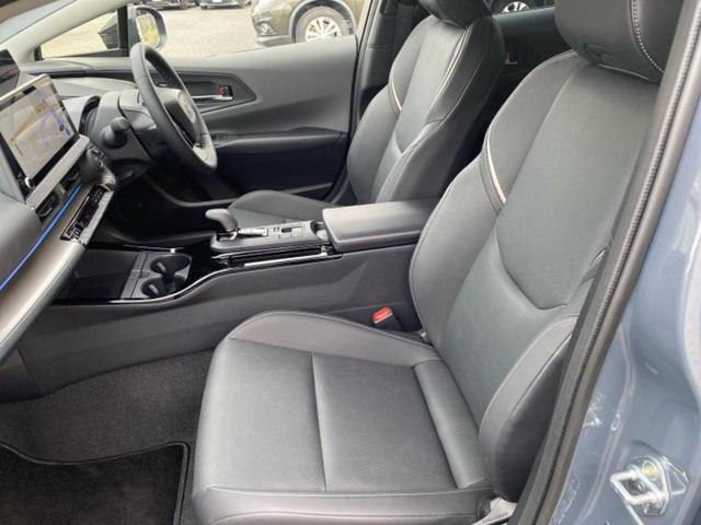 プリウス Ｚ　保証書／ディスプレイオーディオ＋ナビ／デジタルインナーミラー／トヨタセーフティセンス／シートヒーター　前席／パノラミックビューモニター／車線逸脱防止支援システム／シート　合皮　衝突被害軽減システム（6枚目）