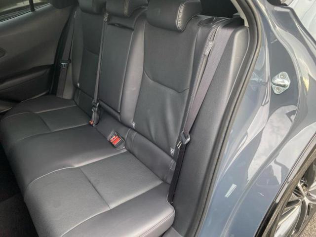 プリウス Ｚ　保証書／ディスプレイオーディオ＋ナビ／デジタルインナーミラー／トヨタセーフティセンス／シートヒーター　前席／パノラミックビューモニター／車線逸脱防止支援システム／シート　合皮　衝突被害軽減システム（7枚目）