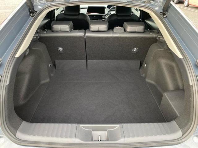 プリウス Ｚ　保証書／ディスプレイオーディオ＋ナビ／デジタルインナーミラー／トヨタセーフティセンス／シートヒーター　前席／パノラミックビューモニター／車線逸脱防止支援システム／シート　合皮　衝突被害軽減システム（8枚目）