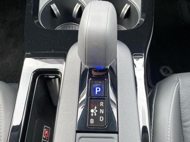 プリウス Ｚ　保証書／ディスプレイオーディオ＋ナビ／デジタルインナーミラー／トヨタセーフティセンス／シートヒーター　前席／パノラミックビューモニター／車線逸脱防止支援システム／シート　合皮　衝突被害軽減システム（18枚目）